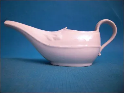 Comment s'appelle cette tasse utilis&eacute;e pour abreuver les malades alit&eacute;s ?