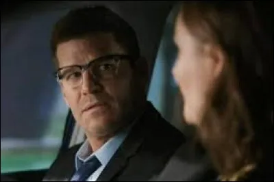 Laquelle de ses personnes n'est pas une des ex de Booth ?