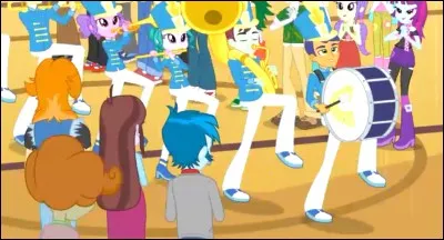 Dans Friendship Games, qui va remotiver les Wondercolts pour les jeux de l'amitié ?