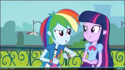 Dans Equestria Girl, dans quel sport Rainbow Dash va-t-elle défier Twilight pour savoir si elle devra l'aider ?