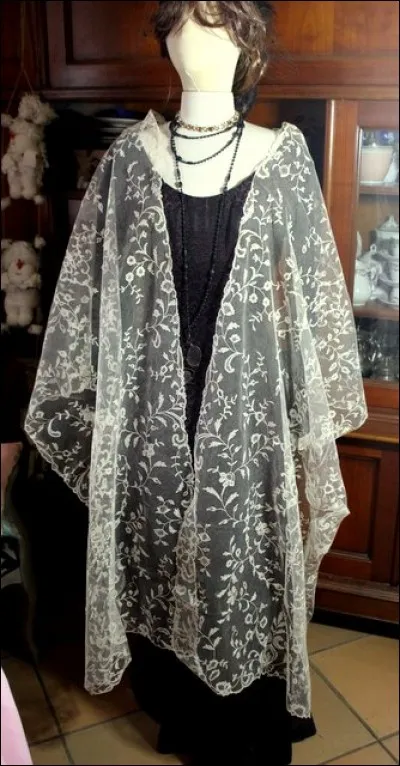 Existe-t-il un nombre maximum de fuseaux pour effectuer de grandes pièces en dentelle ?