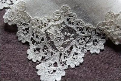 La dentelle aux fuseaux se pratique-t-elle uniquement en France ?