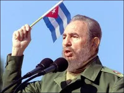 Cet homme fut l'un des principaux dirigeants de la révolution cubaine et chef d'état de Cuba de 1976 à 2008, il s'agit de...