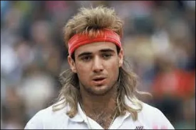 Superbe match à Roland-Garros ! Le prof Agassi : Noah à admirer son tennis et il a pesté.