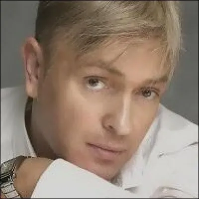 Qui est le médium de l'émission ?