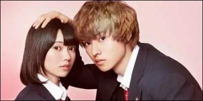 Dans "Wolf Girl and Black Prince", comment se prénomme la jeune fille qui va demander à Sato Kyôya de sortir avec elle à cause d'une photo ?