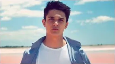 Comment s'appelle le DJ à qui on doit le tube "This Girl" en 2016 ?