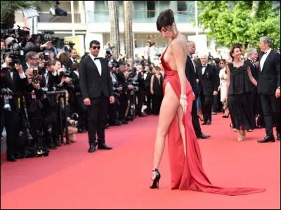 Les Cannoises ofrent leurs donts pour que leurs pottes soient palmés.