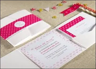 Comment appelle-t-on cette petite lettre qu'on poste pour prévenir ses amis d'un grand événement ?