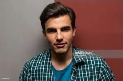 Max est-il mannequin dans "Chica Vampiro" ?