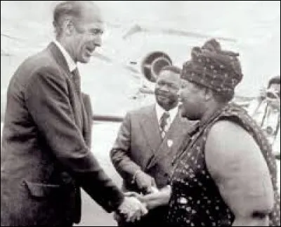 La République centrafricaine a eu comme Première ministre Élisabeth Domitien. Elle est née dans une ville proche de Bangui qui porte un nom synonyme de "gourde sexy" . Comment s'appelle cette ville ?