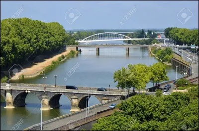 ANGERS - Quelle est la longueur du Maine, cours d'eau qui arrose le chef-lieu du département de Maine-et-Loire ?