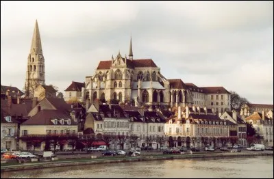 AUXERRE - De quel département cette ville est-elle le chef-lieu ?