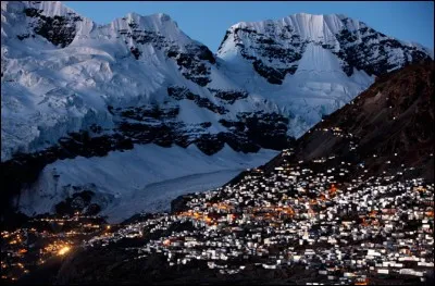 Quelle est la plus haute ville du Monde, construite à 5 100 m d'altitude ?