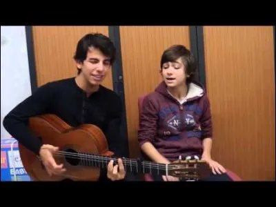 Comment s'appelle le groupe qu'il forme avec son cousin Diego ?