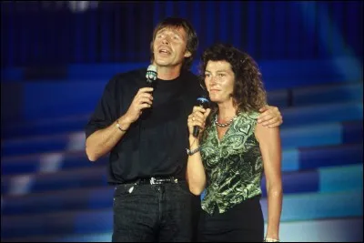 Comment s'appelle cette femme qui chante au c&ocirc;t&eacute; de Pierre Bachelet ?