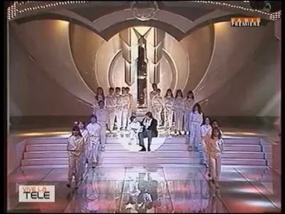 Dans quelle chanson la chorale des petits &eacute;coliers chantants de Bondy accompagne-t-elle Pierre Bachelet ?