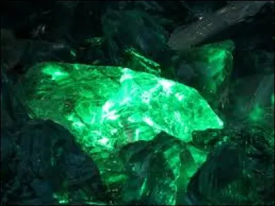 Quelle pierre précieuse peut-on voir sur cette image ?