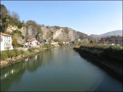 BIDASSOA - Ce fleuve du sud du pays sépare partiellement la France d'un autre pays, lequel :