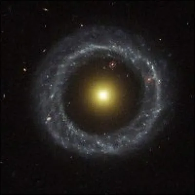 Quelle constellation "héberge" cette galaxie toute ronde ?