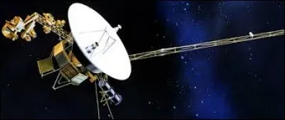 En quelle année, la sonde spatiale Voyager 1 fut-elle lancée dans l'espace pour étudier les planètes externes du Système solaire ?