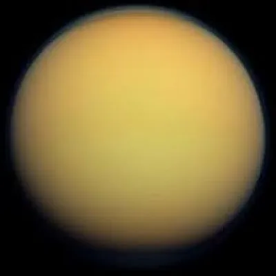 Qui a découvert Titan, le plus gros satellite naturel de Saturne et du Système solaire ?