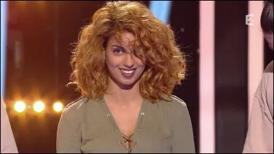 Maintenant, en 2017, Tal a les cheveux :