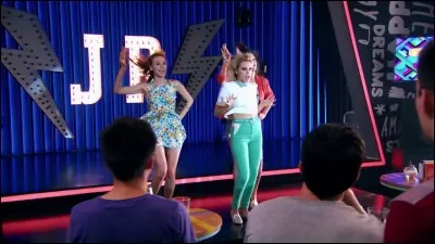 Qui sont les 2 esclaves de la méchante ?