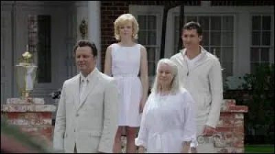 Avec qui va-t-il se battre lors de la cérémonie sur Noël à Wisteria Lane ?