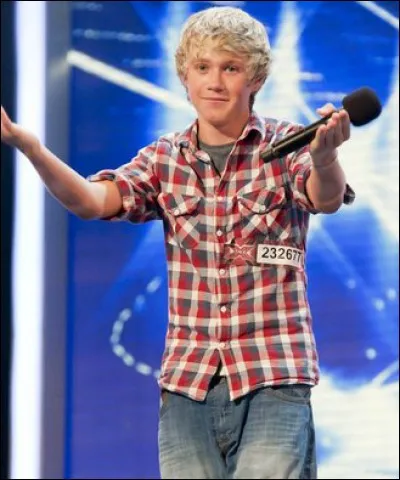 De quelle couleur sont ses cheveux au naturel ?