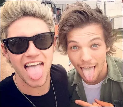 De quelle main écrit-il ?