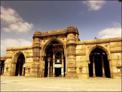 Vous y trouverez Ahmadabad. De quel pays s'agit-il ?