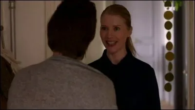 Une star vous demande des renseignements. Comment réagissez-vous?