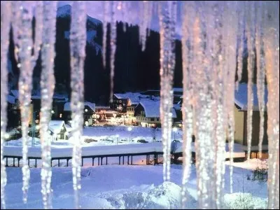 Petite maison isol&eacute;e en Suisse.