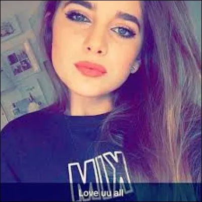 Qui est cette youtubeuse ?