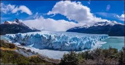 Profitez de la saison du blanc pour aller visiter ce glacier au cur de la Patagonie. Rendez-vous donc en/au---- pour admirer ----.