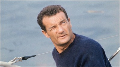 Le grand navigateur Eric Tabarly disparaît en mer d'Irlande en 1998. Son corps n'a jamais été retrouvé.