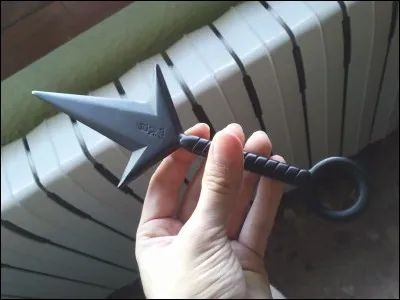 À qui appartient ce kunaï ?