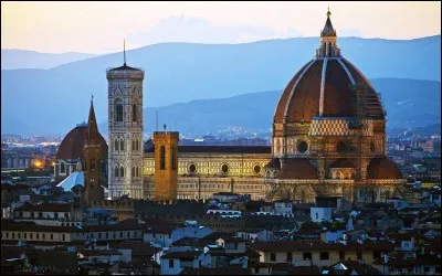 Mais histoire de découvrir l'une des plus belles cathédrales d'Italie, pourquoi ne sélectionnerait-elle pas Santa Maria del Fiore ?