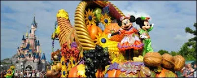 Y a-t-il un golf à Disneyland ?