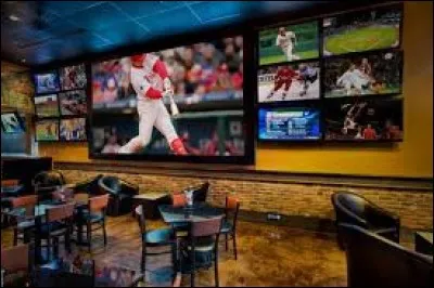 C'est un bar et snack avec pour th&egrave;me le sport.