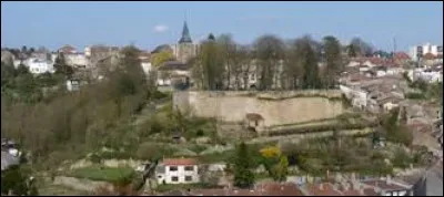 Nous partons en Lorraine à la découverte de Longwy. Ville du Pays Haut fortifiée par Vauban, notamment connue pour ses émaux, elle se situe dans le département ...