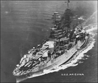L'USS Arizona (BB-39) est un bateau militaire tirant son nom de l'Arizona. Quand a-t-il été bombardé par les kamikazes japonais ?