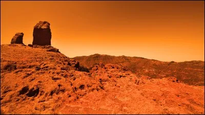 Mars est quatre fois plus petite que la Terre et Vénus. Vrai ou faux ?