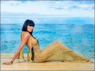 Trouvez le prénom de cette jolie brune !