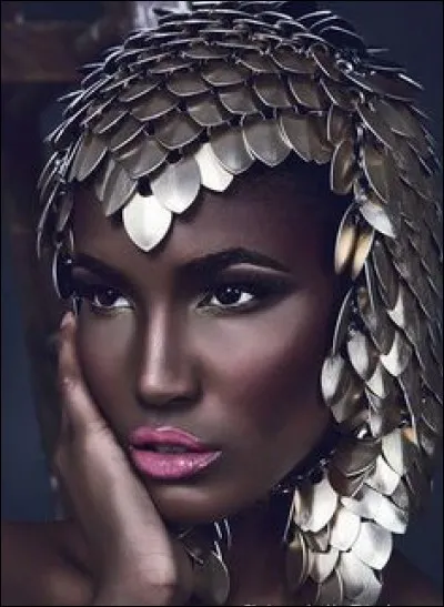 Décidément ses Koushites étaient très belliqueuses, cette reine Falasha attaqua Axum la capitale sacrée d'Éthiopie la détruisit complètement tuant tous les habitants y compris les descendants de Salomon et la reine de Saba. Qui est-elle ?