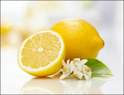 Le jus de ce fruit a un pH de 2,5. Trouvez-le !