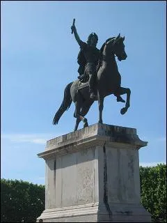 Le cavalier reprsent ci-contre (Louis XIV) est...