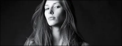 Je suis la planète la plus proche de la Terre, on me nomme aussi "Etoile du Berger". Qui suis-je ?