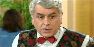 Comment s'appelle le g&eacute;rant de la caf&eacute;t&eacute;ria et du bowling ?